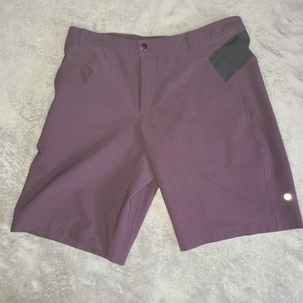 Mens LuluLemon Burgundy shorts